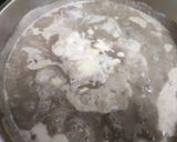 A picture of step 4 of Cream of Mushroom (soup with fresh cream & spring onion).
