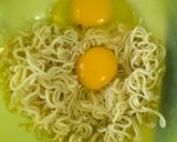 Foto langkah ke 2 dari resep Martabak Mie Telur.