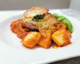 Paradicsomos, mozzarellás csirkemell, gnocchival gluténmentesen recept fázis 6 fotója