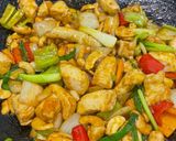 รูปขั้นตอนการทำที่ 4 ของ ไก่ผัดเม็ดมะม่วงหิมพานต์ สูตรเร่งรัด