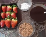 A picture of step 3 of Coco Choco Strawberries.