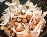 A picture of step 3 of Vegetarian Bún Bò.