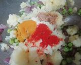 A picture of step 4 of Sooji Kachori.