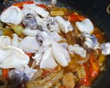 Foto langkah ke 4 dari resep Cumi Asam Manis.