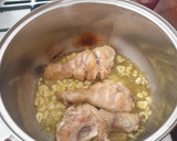 Foto del paso 3 de la receta: Muslos de pollo al ajillo con patatas
