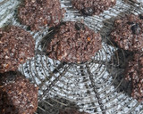 Foto del paso 5 de la receta: Galletitas de avena y cacao con pasas de uva