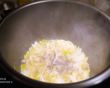 Foto del paso 2 de la receta: Crema de Guisantes con Crujiente de York al Vino Blanco en Olla Programable