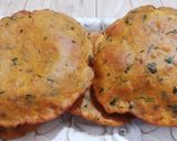 A picture of step 6 of Tomato aur Coriander ki puri.