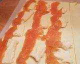 Foto del passaggio 1 della ricetta Fiori di sfoglia salmone e taleggio