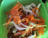 Foto del paso 1 de la receta: Lubina a la lekue hecha en microondas con verduras 🍄🌶🥒🥕