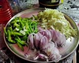 A picture of step 5 of Egg chicken noodles.