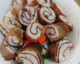 Hình bước làm 4 của món Canh nấm mèo cuộn chả cá
