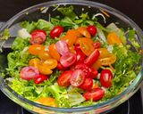 Joghurtos fetás nyári saláta recept fázis 2 fotója