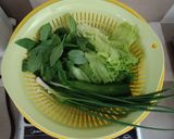 Hình bước làm 1 của món Bún tôm xào củ hành