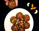 खजूर और ड्राई फ्रूट्स लड्डू (Khajoor aur dry fruits ladoo recipe in hindi) रेसिपी चरण 7 फोटो