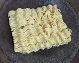 Foto langkah ke 1 dari resep Mie Instan Carbonara.