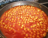 Foto del paso 4 de la receta: Garbanzos con tomate y huevo