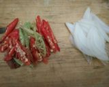 Foto langkah ke 2 dari resep Tumis Brokoli Sosis.