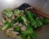 Foto langkah ke 3 dari resep Oseng Pakcoy Ayam Fillet.