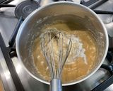Une image de l'étape 4 de Sauce béchamel à l’épeautre, ail fumé et grana padano.