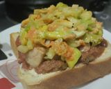Foto del paso 4 de la receta: Sándwich🍗de pollo🥓y ensalada fresca🥯🧅🥑