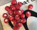 Une image de l'étape 2 de Salade de jeunes pousses d épinards aux radis cerises et tomates margold.