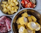Foto langkah ke 1 dari resep Sup Tomat Jagung Paikut.