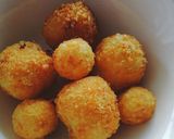 Foto langkah ke 5 dari resep Bola kentang isi kornet.
