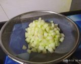 A picture of step 1 of Tooti-frooti.