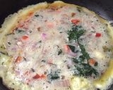 Foto del paso 2 de la receta: Tortilla saludable con pimiento y espinaca