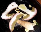 Foto del paso 6 de la receta: Tallarines con setas al ajillo