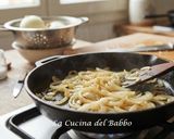 Foto del passaggio 2 della ricetta Frittata di Cipolla