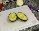 Foto del paso 1 de la receta: Ensalada de atún en aguacate