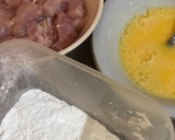Foto langkah ke 2 dari resep Creamy Salted Egg Yolk Chicken.
