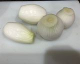 Foto del paso 3 de la receta: Paletilla de cordero al horno con cabeza de ajos y patata al horno