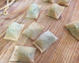 Foto del paso 3 de la receta: Raviolis rellenos de pollo, espinaca y queso Philadelphia