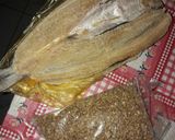 Foto langkah ke 1 dari resep Nasi tiwul goreng ikan asin pedas.