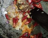 Foto langkah ke 2 dari resep 37. Tumis Kerang Bumbu Iris dan Parut.