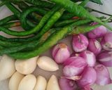 Foto langkah ke 2 dari resep Oseng Teri Cabe Ijo.
