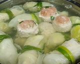 Hình bước làm 2 của món Canh bắp cải cuộn thịt