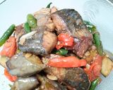 Foto langkah ke 3 dari resep Oseng Tongkol Terong.