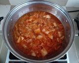 Hình bước làm 2 của món Canh kim chi đầu cá hồi