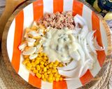 Foto del paso 5 de la receta Ensalada fresca con salsa yogur de pepinillos casera