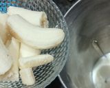A picture of step 1 of Candi caramel shake.