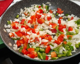 Foto del paso 1 de la receta: Mini empanadas de pollo con masa de hojaldre