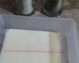 A picture of step 2 of Macaroni hot pizza cake.