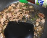 รูปขั้นตอนการทำที่ 3 ของ ข้าว กะเพราไก่ไข่ดาว