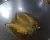 A picture of step 2 of Papaya with Pabda curry.