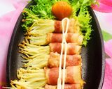 Hình bước làm 2 của món Thịt Xông Khói Cuộn Nấm