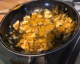 Une image de l'étape 6 de Poulet au curry,poivrons tricolores et pruneaux.